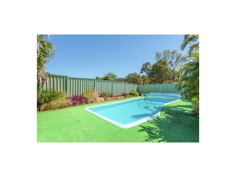 8 Vista Court, Withcott QLD 4352
