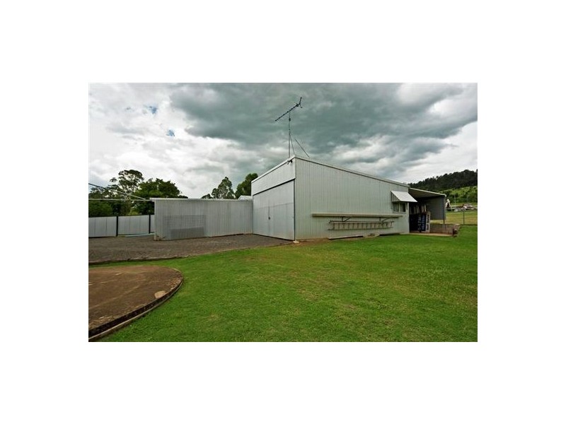 8 Vista Court, Withcott QLD 4352
