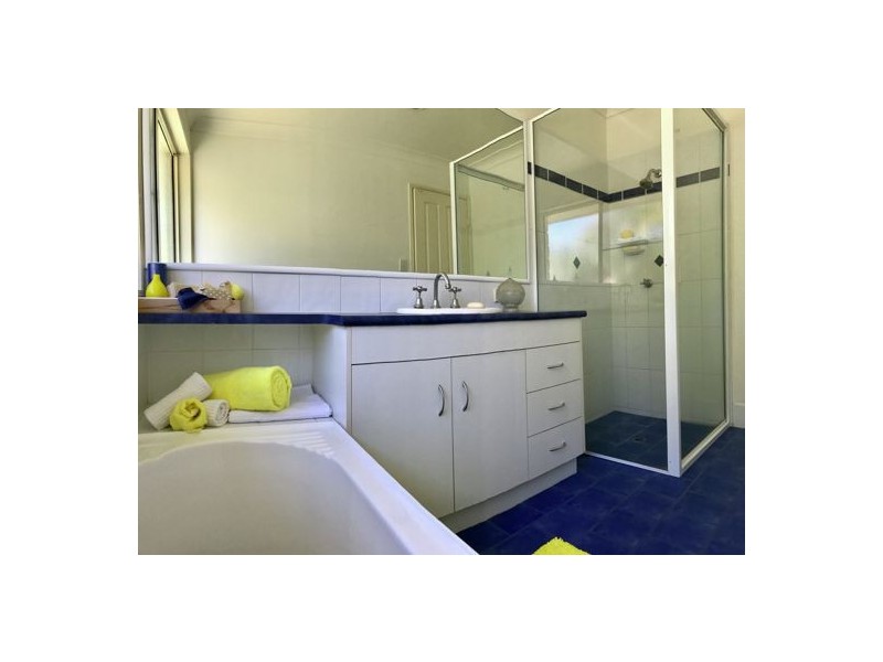 4 May Court, Withcott QLD 4352