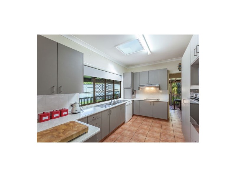 8 Vista Court, Withcott QLD 4352
