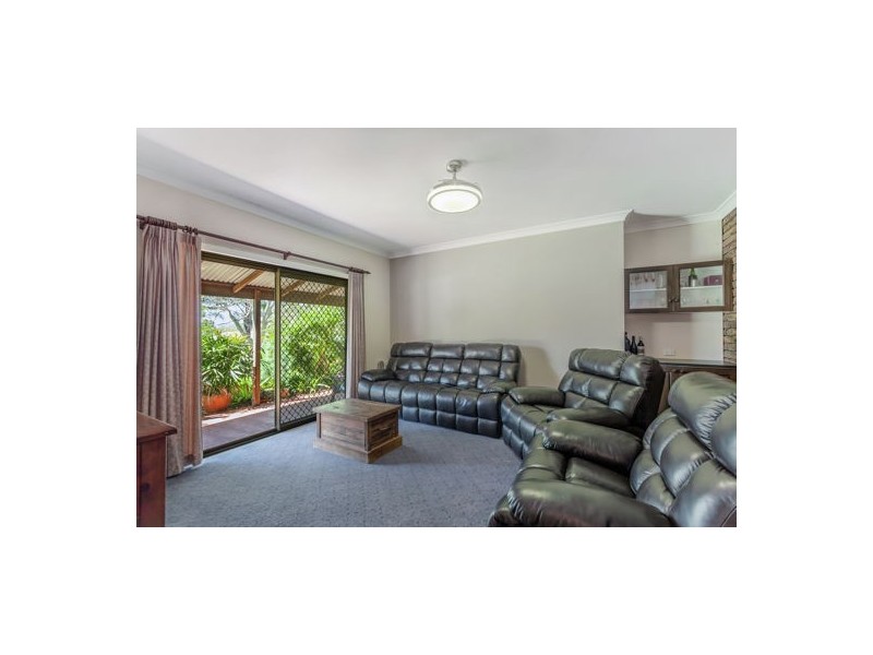 8 Vista Court, Withcott QLD 4352