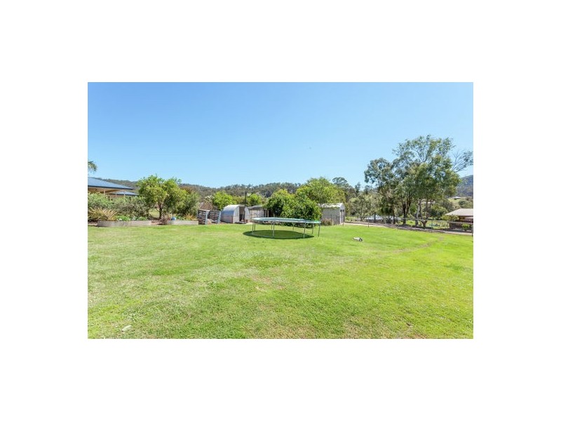 8 Vista Court, Withcott QLD 4352