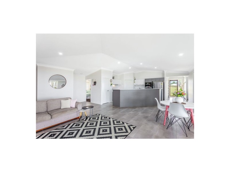 3 Pepperwood Place, Withcott QLD 4352