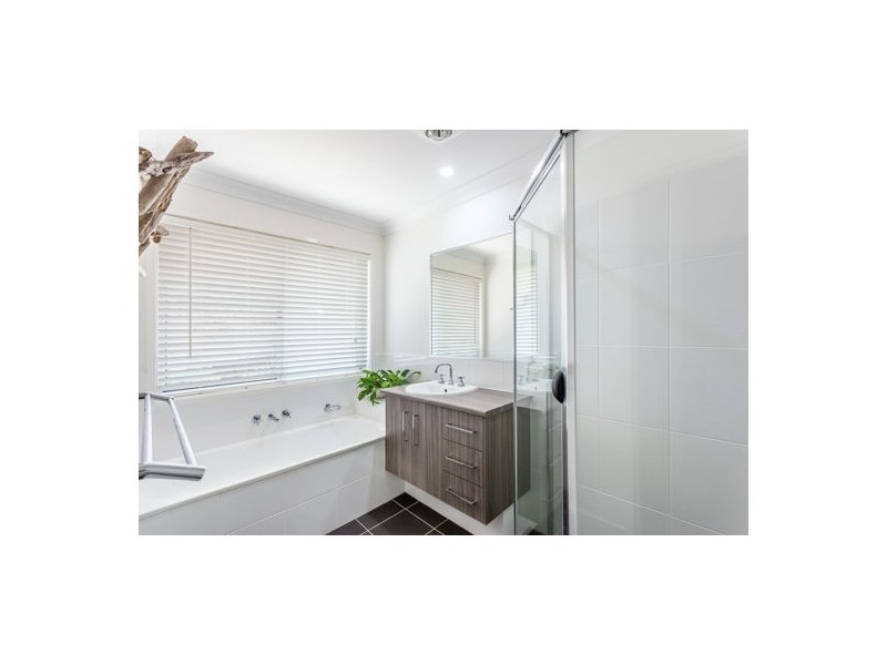 3 Pepperwood Place, Withcott QLD 4352