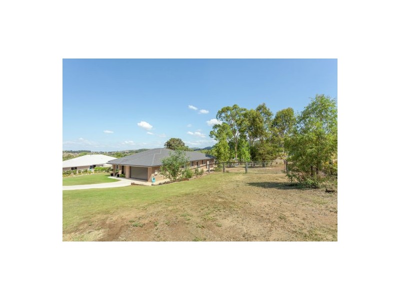 3 Pepperwood Place, Withcott QLD 4352