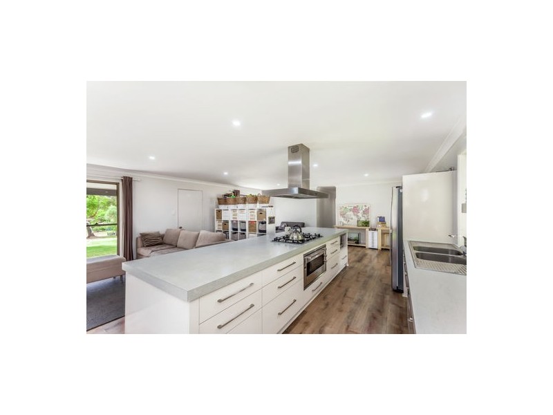105 Koreelah St, Upper Lockyer QLD 4352