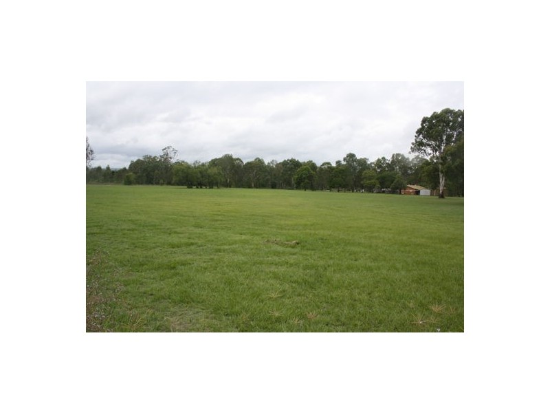 64 Cemetery Road, Murphys Creek QLD 4352