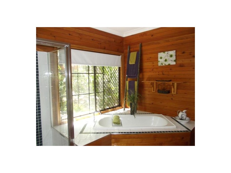 6 Woodland Cresent, Withcott QLD 4352