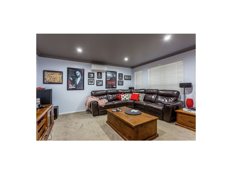 11 Kimdonn Drive, Withcott QLD 4352