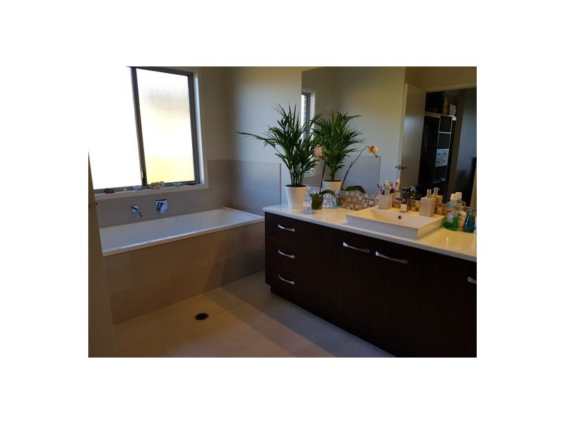 5 Dolleys Road, Withcott QLD 4352