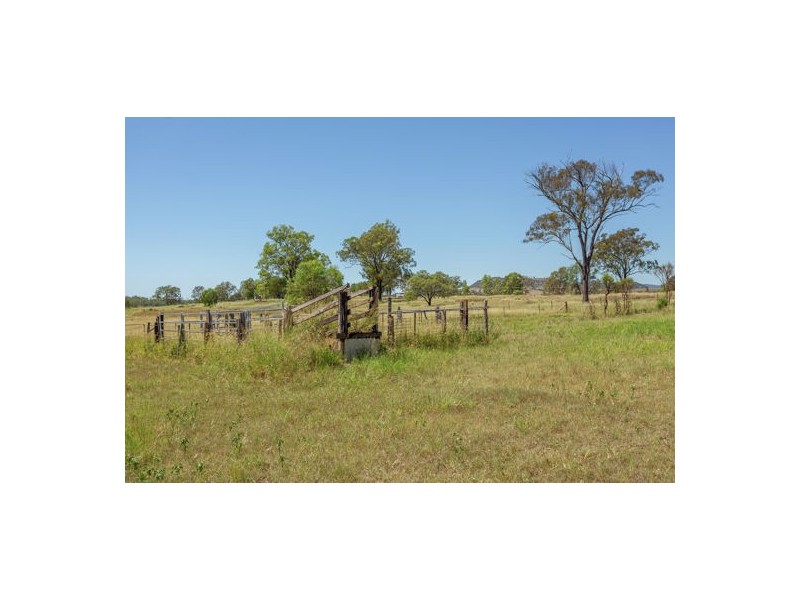 221 Flagstone Crk Road, Carpendale QLD 4344