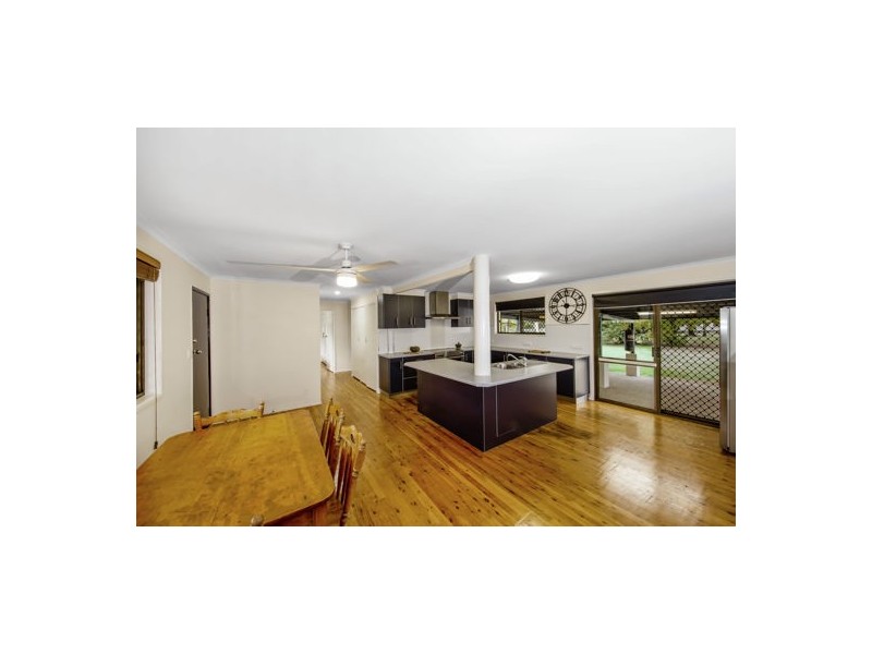 7 Shorelands Drive, Withcott QLD 4352