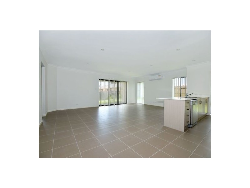 6 Amanda Place, Helidon QLD 4344