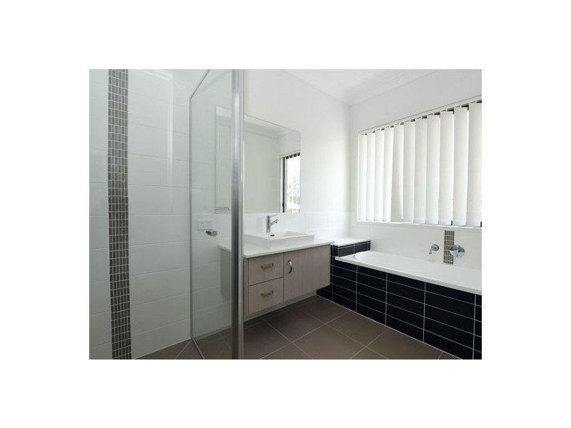 6 Amanda Place, Helidon QLD 4344