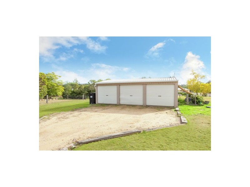 1 Belmore Drive, Withcott QLD 4352