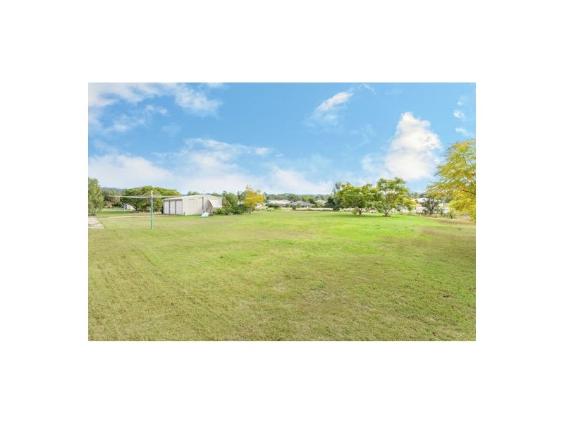 1 Belmore Drive, Withcott QLD 4352