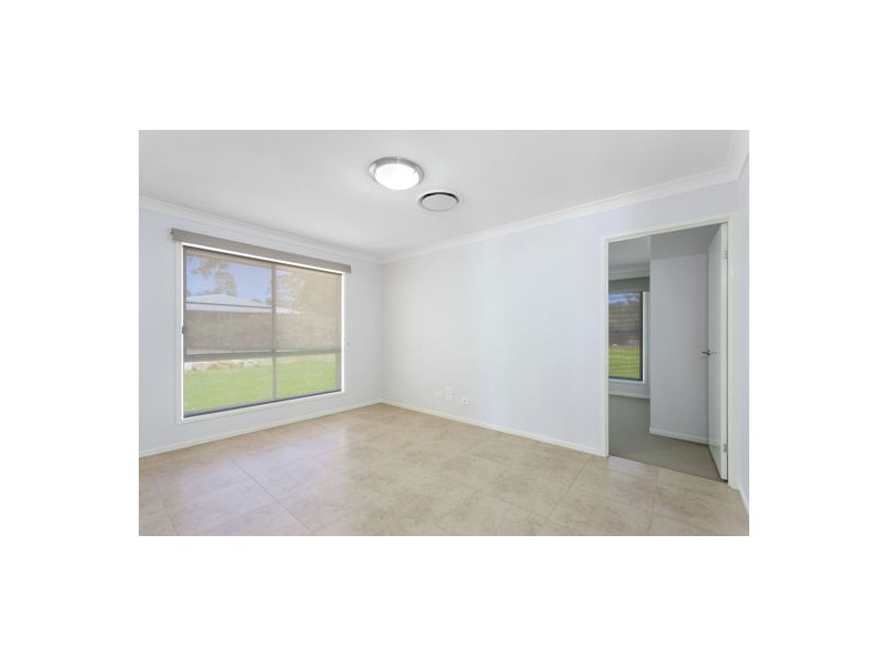 19 Kimdonn Drive, Withcott QLD 4352