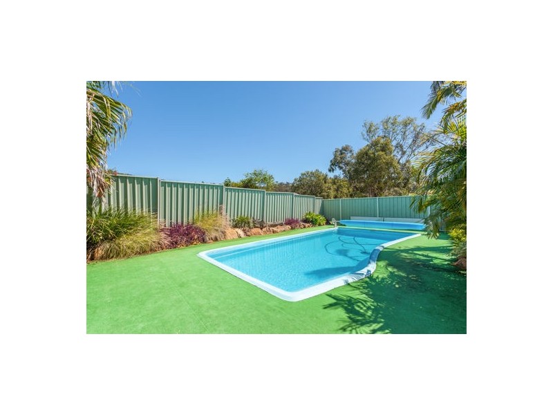 8 Vista Court, Withcott QLD 4352