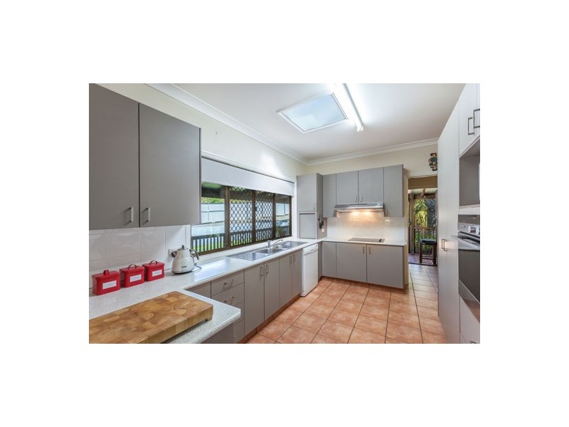 8 Vista Court, Withcott QLD 4352