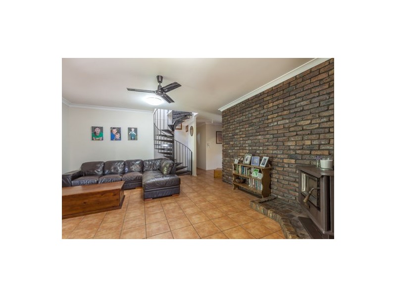 8 Vista Court, Withcott QLD 4352