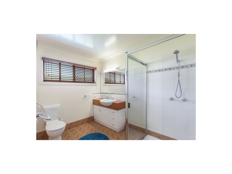 8 Vista Court, Withcott QLD 4352