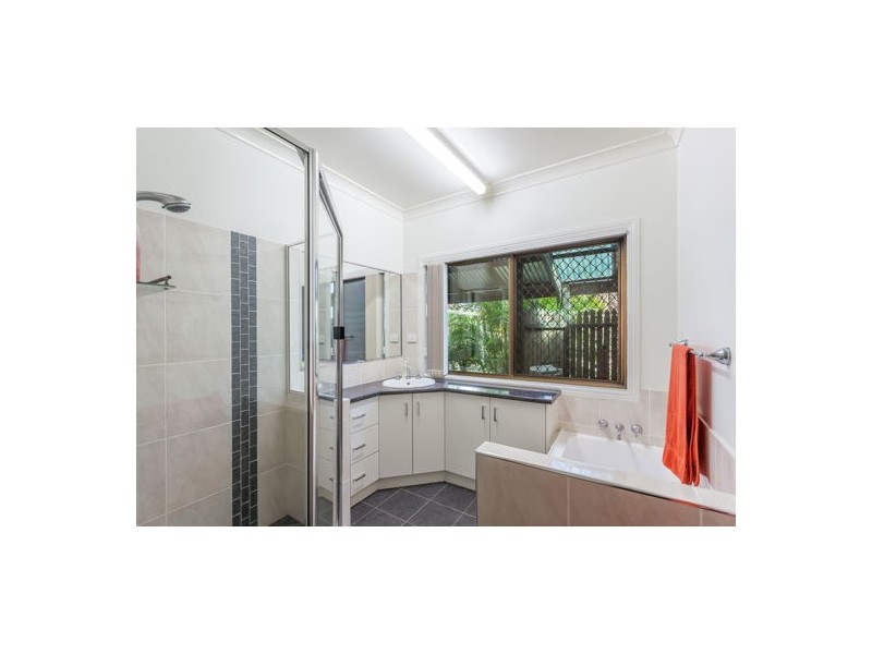 8 Vista Court, Withcott QLD 4352