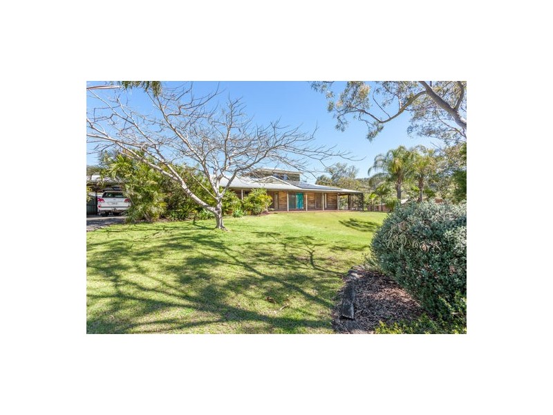 8 Vista Court, Withcott QLD 4352