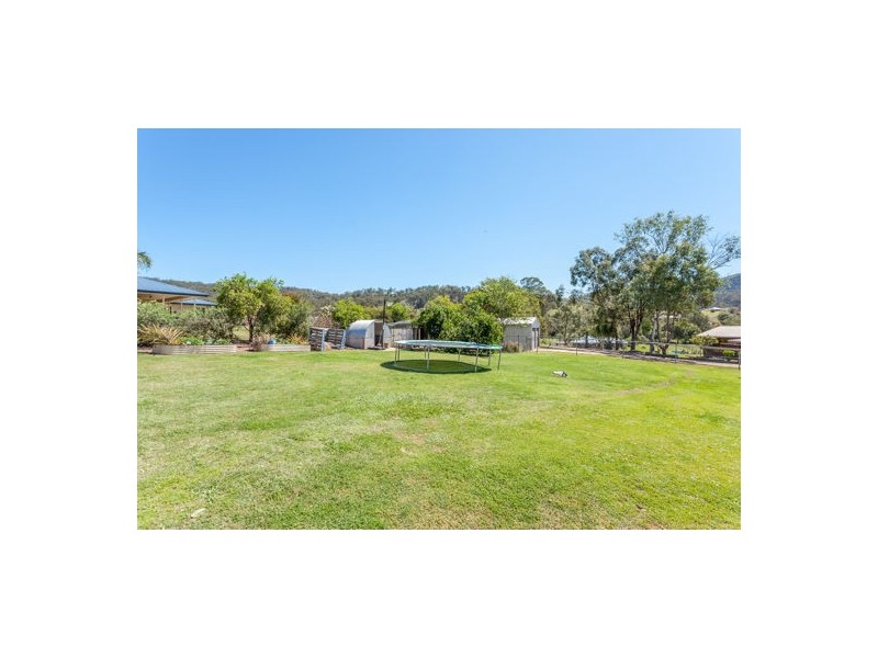 8 Vista Court, Withcott QLD 4352