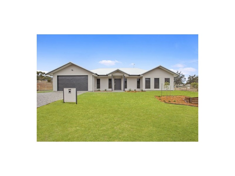6 Bottle Tree Court, Withcott QLD 4352