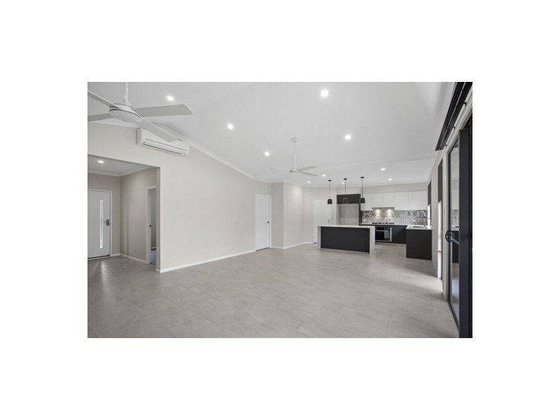 6 Bottle Tree Court, Withcott QLD 4352