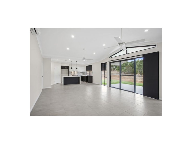 6 Bottle Tree Court, Withcott QLD 4352
