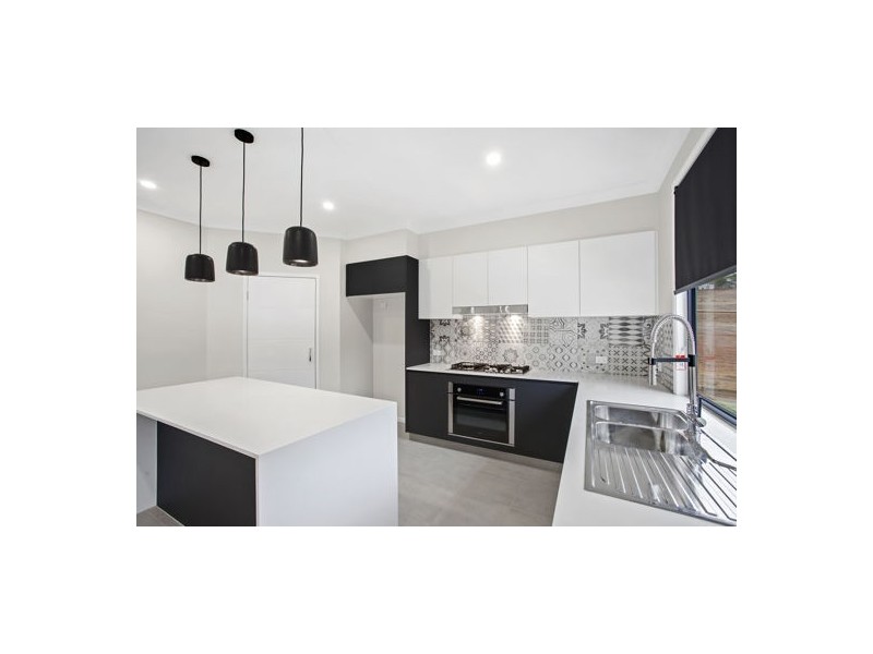 6 Bottle Tree Court, Withcott QLD 4352