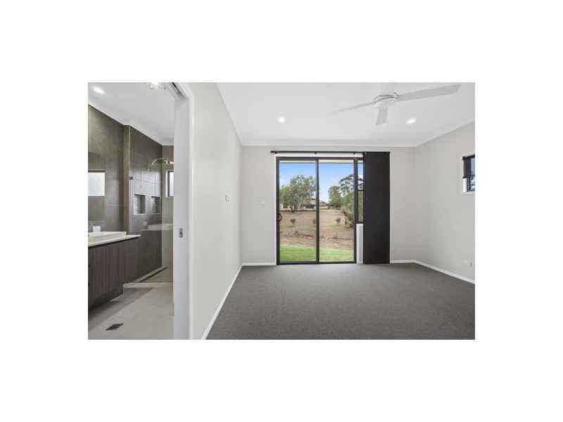 6 Bottle Tree Court, Withcott QLD 4352