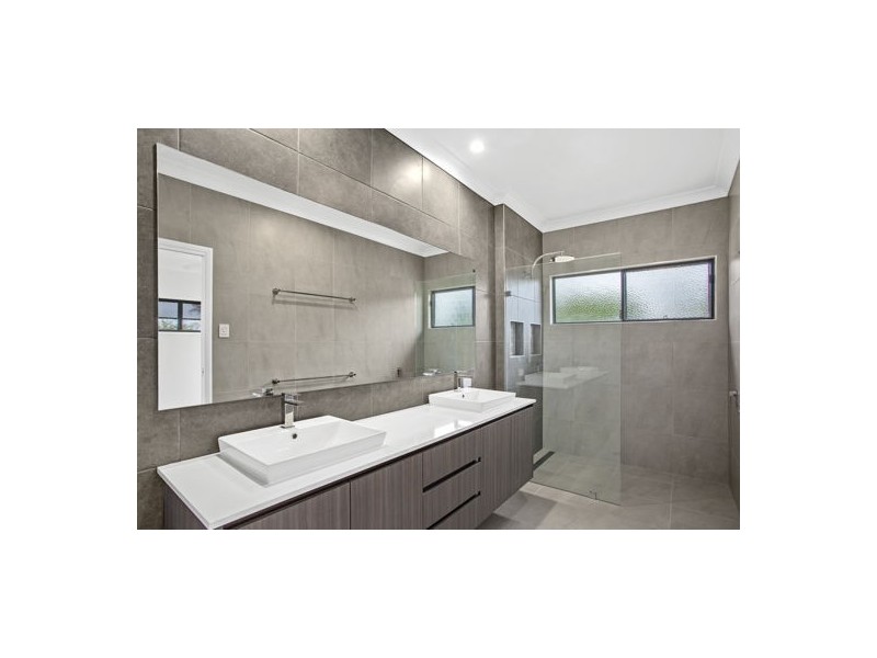 6 Bottle Tree Court, Withcott QLD 4352