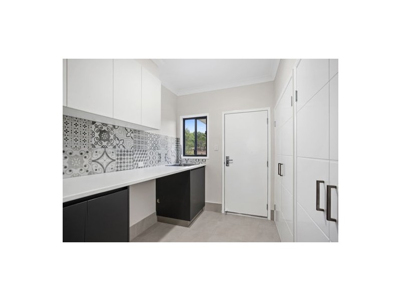 6 Bottle Tree Court, Withcott QLD 4352