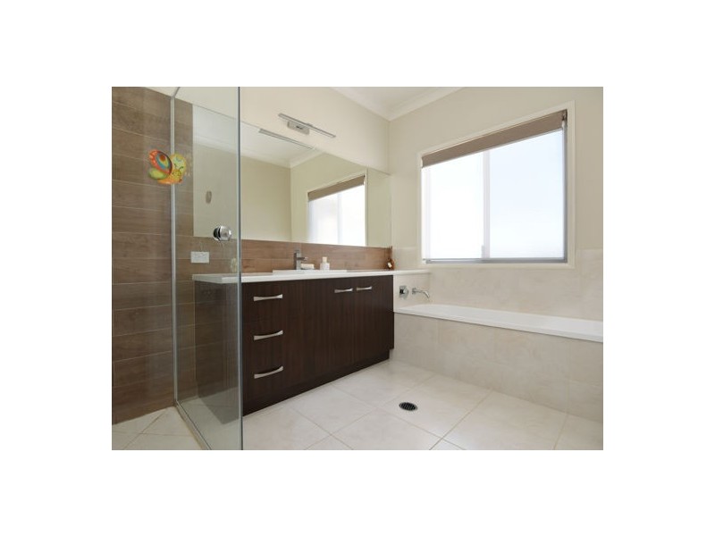 5 Dolleys Road, Withcott QLD 4352