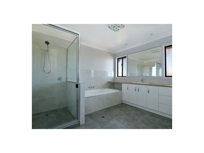 118 Jones Road, Withcott QLD 4352