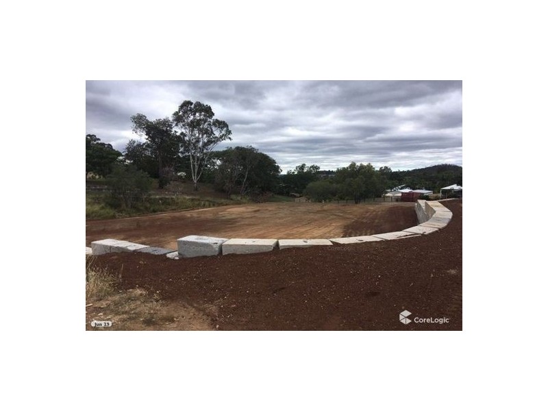 4 Bottle Tree Court, “Panomamic Meadows”, Withcott QLD 4352