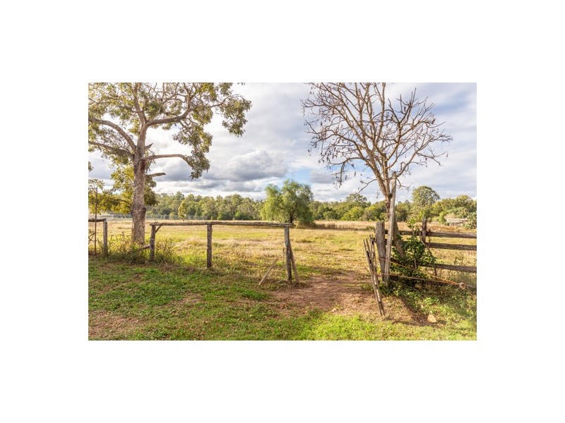 2 Dodts Road, Murphys Creek QLD 4352