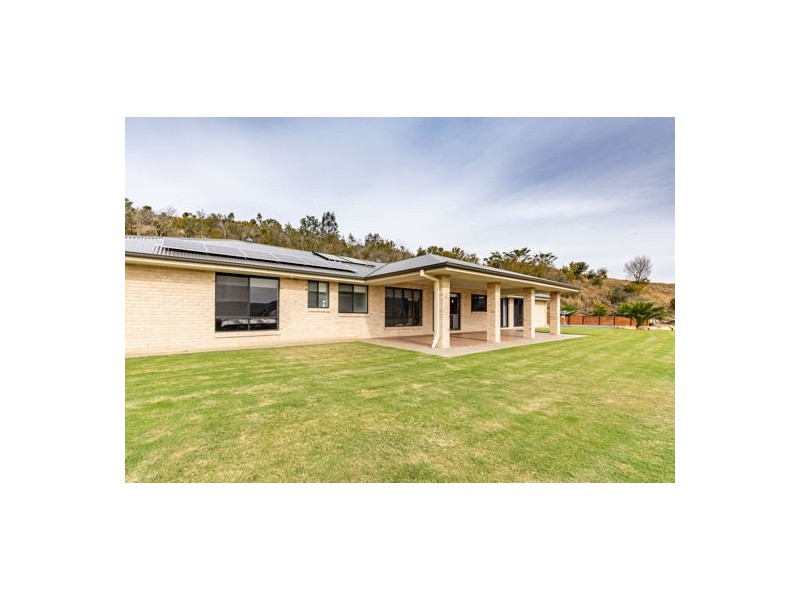 8 Twilight Court, Withcott QLD 4352