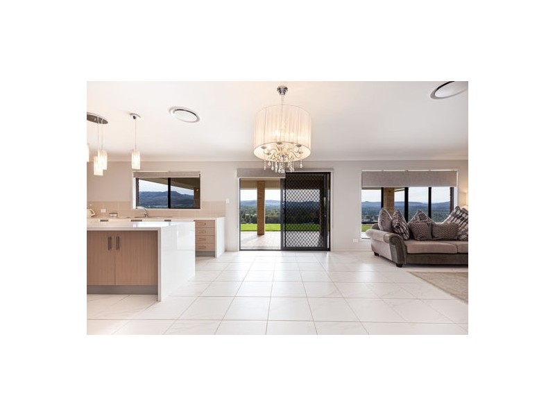 8 Twilight Court, Withcott QLD 4352