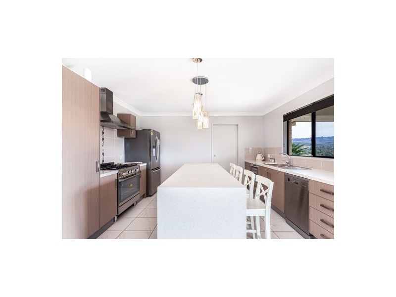 8 Twilight Court, Withcott QLD 4352