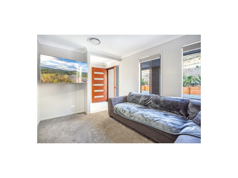 8 Twilight Court, Withcott QLD 4352