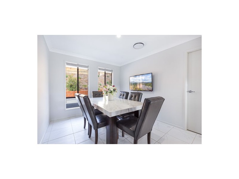 8 Twilight Court, Withcott QLD 4352