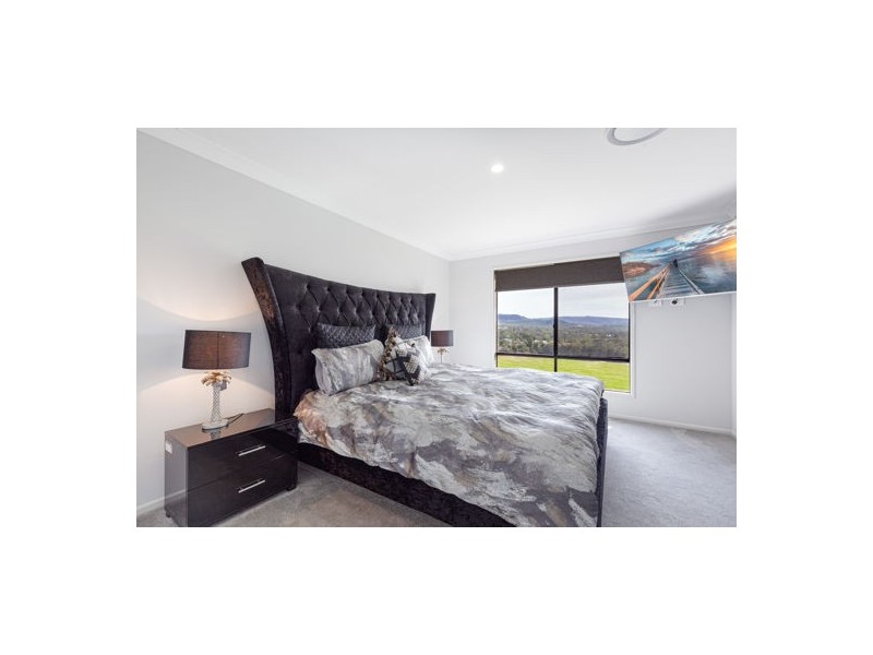 8 Twilight Court, Withcott QLD 4352