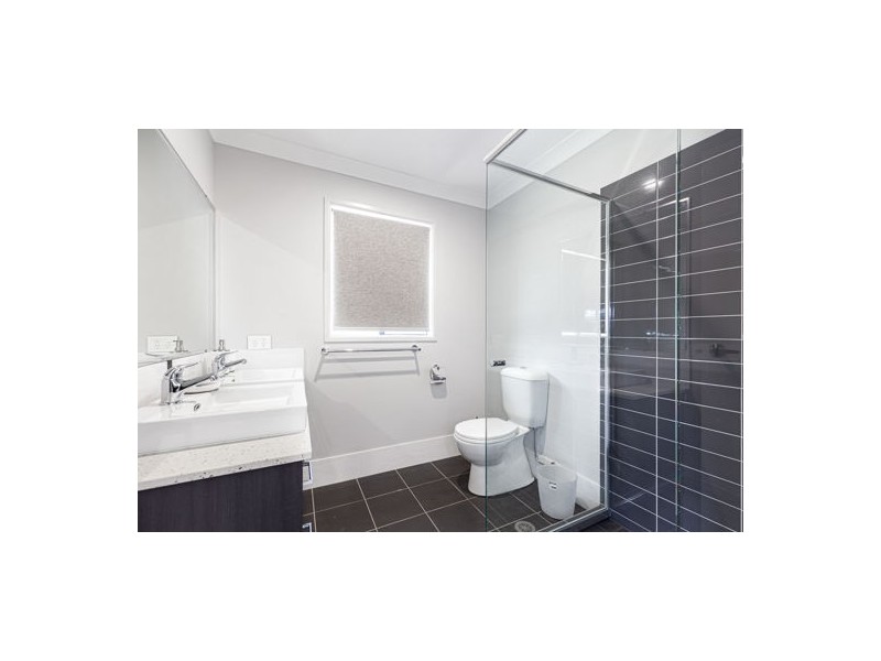 8 Twilight Court, Withcott QLD 4352