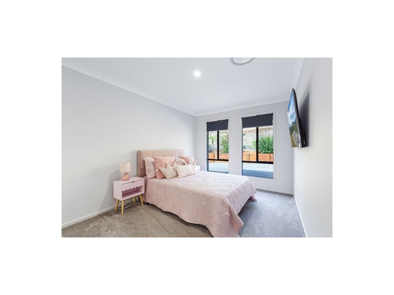 8 Twilight Court, Withcott QLD 4352