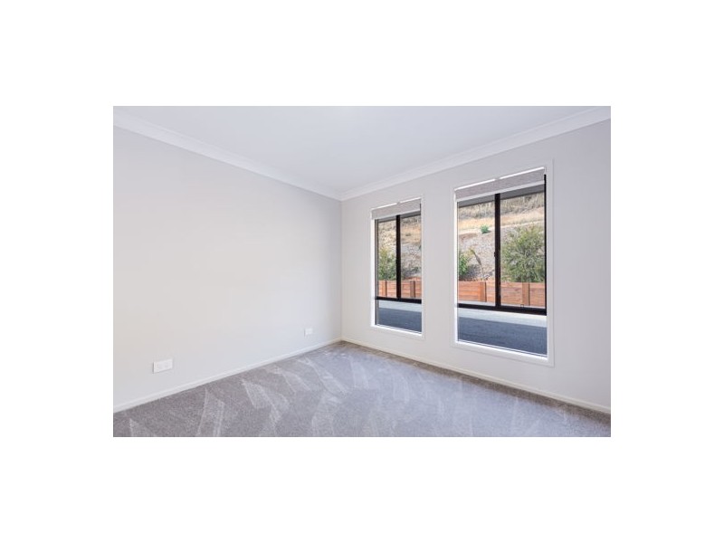 8 Twilight Court, Withcott QLD 4352