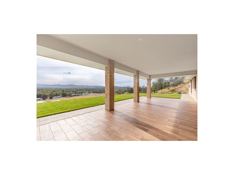 8 Twilight Court, Withcott QLD 4352