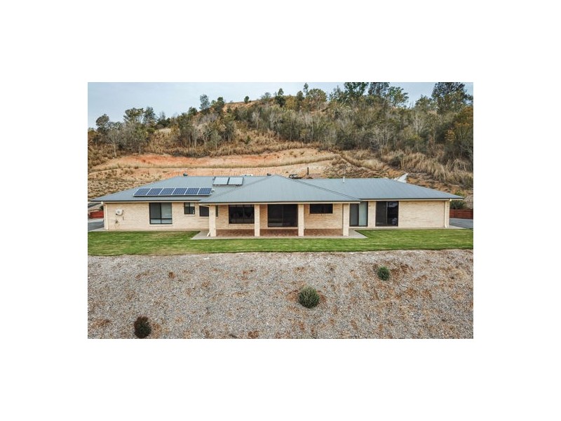 8 Twilight Court, Withcott QLD 4352